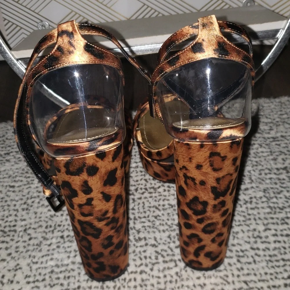 Jessica Rich Leopard Platforms sz 39/9